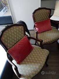 Coppia di poltrone classiche in stile vintage