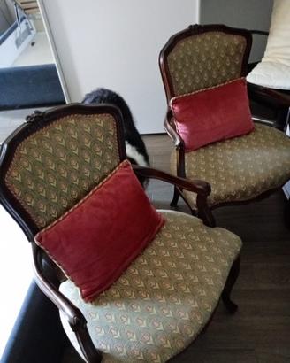 Coppia di poltrone classiche in stile vintage