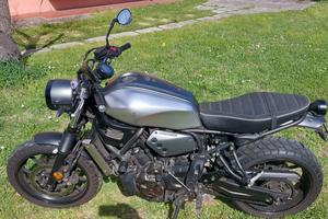 Yamaha XSR 700 garage metal