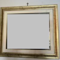 eleganti quadri con cornice dorata