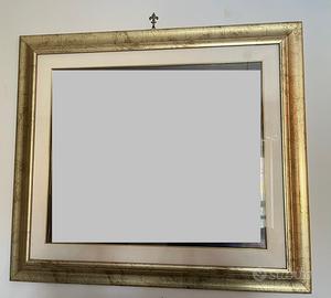 eleganti quadri con cornice dorata