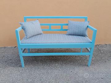 Divanetto 2 posto color azzurro chiaro