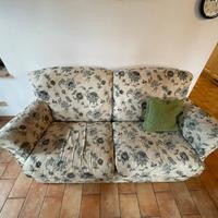 Coppia di divani a fiori