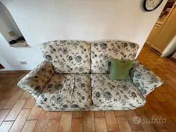 Coppia di divani a fiori
