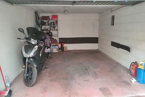  box di 25 mq in via trinitapoli 