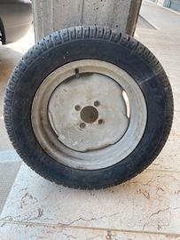 Pneumatico con cerchio 4 fori 165/65