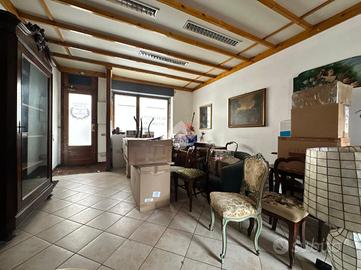 NEGOZIO A CASTELNUOVO SCRIVIA