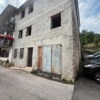 Casa a schiera di testa