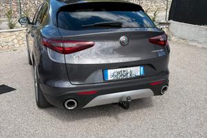 Alfa Romeo Stelvio Q4 Veloce – AT8 210 cavalli
