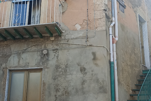 Casa singola con due ingressi separati