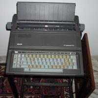 MACCHINA DA SCRIVERE ELETTRICA OLIVETTI