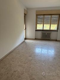 ? ampio 3 locali da ristrutturare cesano madern