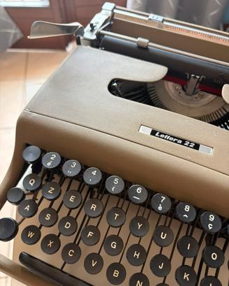 Olivetti lettera 22