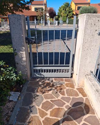 Recinzione con passo pedonale e carraio 