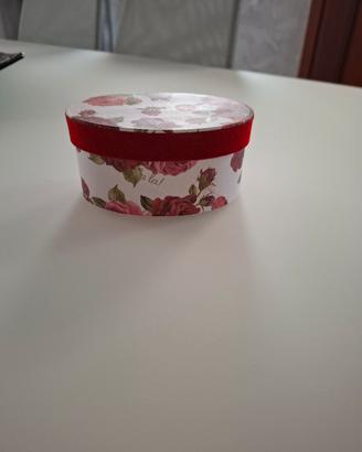 Scatola portagioie o scatola decorata nuova