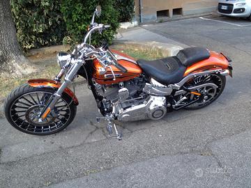 HARLEY-DAVIDSON Breakout C.V.O.