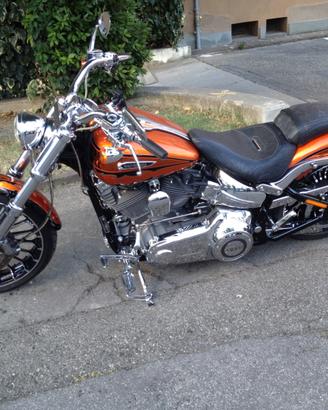 HARLEY-DAVIDSON Breakout C.V.O.