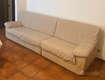 Divano tre posti color ocra