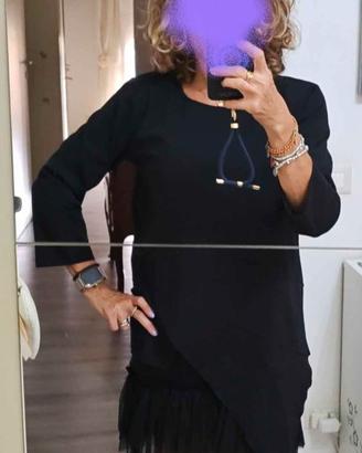 Maglia nera asimmetrica + vestito con tulle
