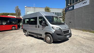 Minibus per disabili 9 posti usato Peugeot Boxer