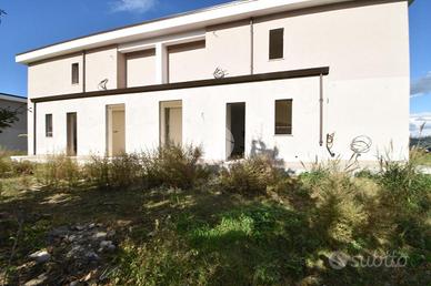 PORZIONE DI BIFAMILIARE A TORCHIARA