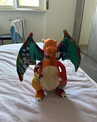 Charizard x sean wotherspoon peluche limited