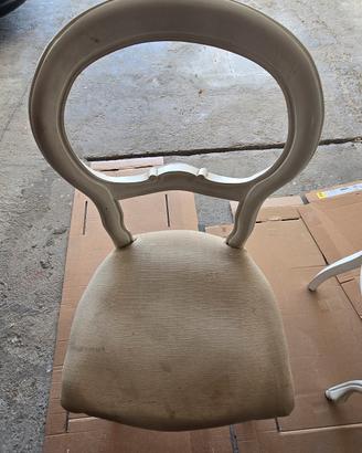 Coppia di sedie classiche in legno bianco 