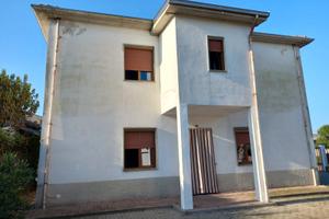 Villa con giardino e terreno a Borgo San Siro (PV)