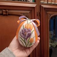Uovo decorativo ricamato a mano punto croce 