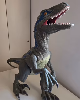 Velociraptor Blu Super Colossal Jurassic World