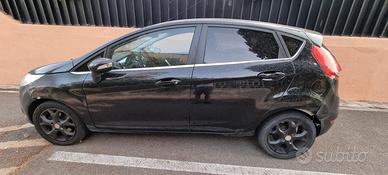 Ford Fiesta nera