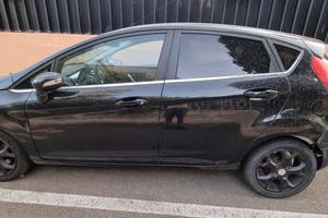 Ford Fiesta nera