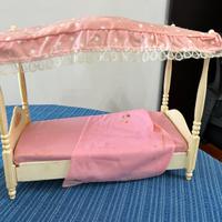 Letto baldacchino Barbie+oggetti “Famiglia Cuore”