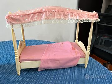 Letto baldacchino Barbie+oggetti “Famiglia Cuore”