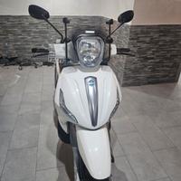 Beverly 350