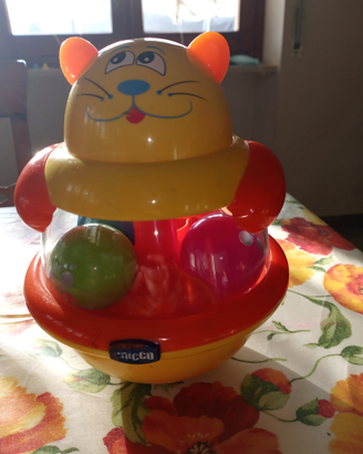 Gatto con palline