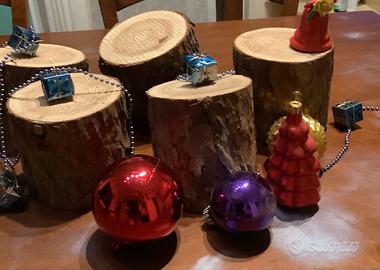 Tronchetti di pino con corteccia.