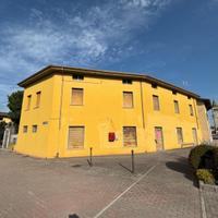 Fabbricato indipendente con giardino e locale c...