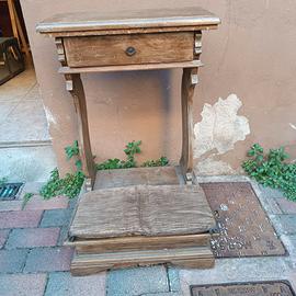 Inginocchiatoio legno vecchio.