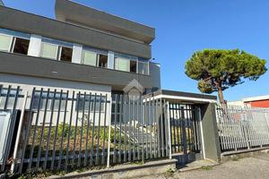 CAPANNONE A PESCHIERA BORROMEO