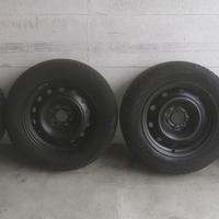 4 gomme nokian con cerchi in ferro 