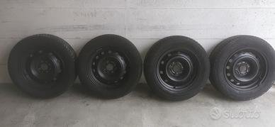 4 gomme nokian con cerchi in ferro 