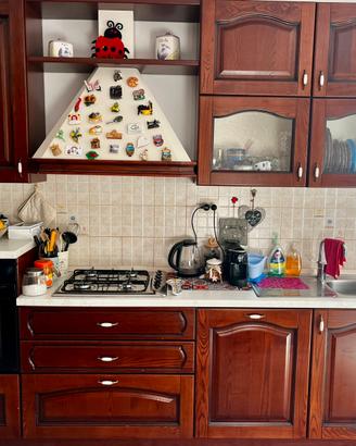 Cucina completa+tavolo con sedie