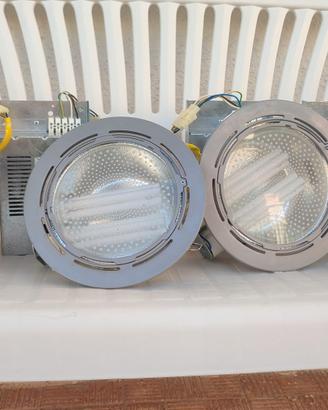 Set 4 Fari con lampade fluorescenti annesse
