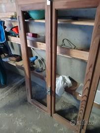 finestra di  legno larice