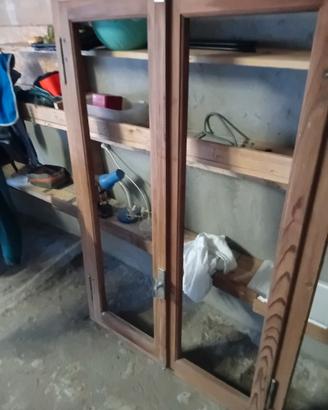 finestra di  legno larice