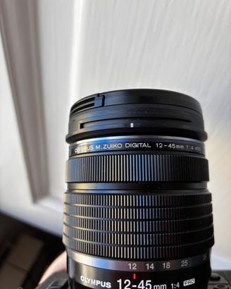 Olympus 12 45 f4