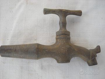 Antico rubinetto