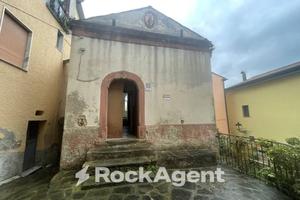 TRILOCALE IN VICOLO CARUSO