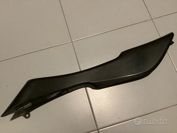 Fianchetto sottosella Kawasaki Versis